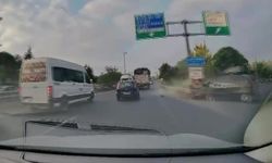 Kamyonla çarpışmaktan kaçınırken demir bariyerlere girdi