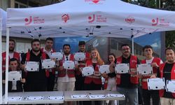 CHP'li gençlerden ironik protesto: Eskişehir'de 'sahte diploma' dağıttılar