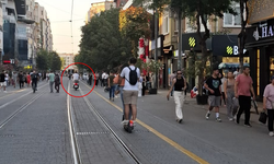 Eskişehir’de tramvay yolundaki tehlikeli sürüşler tepki çekiyor