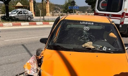 Eskişehir yolunda kaza: Otomobil aydınlatma direğine çarptı, 2 yaralı