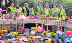 Eskişehir'de hayırseverler çadır kentte kalan çocukları sevindirdi