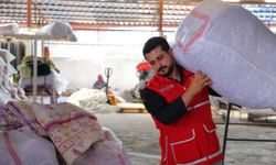 Deprem şehri Kahramanmaraş’ta esnaf, bin adet yorgan bağışı yaptı