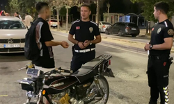 Plakasız motosikletle yakalandı, "Yakından çekme çirkin çıkıyorum" dedi