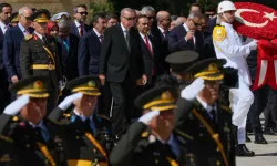 Devletin zirvesi Anıtkabir'de! Erdoğan'dan özel deftere çarpıcı not: Boş durmuyorlar