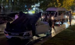 Esenyurt’ta sürücüsünün direksiyon hakimiyetini kaybettiği otomobil takla attı