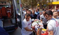 Motosiklet ile otomobil kafa kafaya çarpıştı