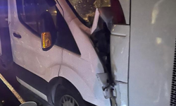 Kamyonet yolcu otobüsü ile çarpıştı: Yaralılar var