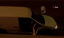 Eşini darbedip araçtan indirmeye çalıştı