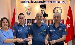 Vatandaşın yolda bulduğu 20 bin lira sahibine teslim edildi