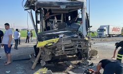 Mardin’de halk otobüsü ile tır çarpıştı: 1 ölü, 11 yaralı