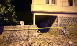 Bir evin balkonu çöktü: 2'si çocuk 5 yaralı