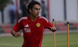 Eskişehirspor, Ozan İsmail Cörüt ile profesyonel sözleşme imzaladı