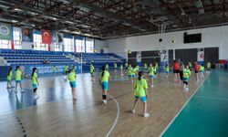 Odunpazarı Belediyesi’nin Yaz Voleybol Okulu bu yaz da minik sporcularla dolup taşıyor
