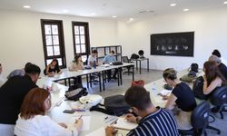 Eskişehir’de Sanat Sokağı’nda Karakalem Atölyesiyle sanat tutkunları buluşuyor