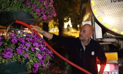 Eskişehir'de şehri renklendiren çiçekler gece mesaisiyle canlanıyor