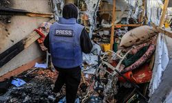 İsrail ordusu Gazze’de gazetecilerin çadırını vurdu