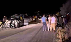 Tali yoldan çıkan traktörle çarpışan araç hurdaya döndü: 6 yaralı