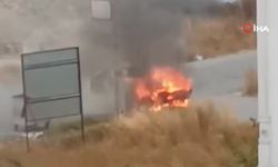 Seyir halindeki otomobil alev aldı: Son anda kurtuldular