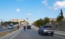 Arnavutköy’de trafikte taşlı saldırı kamerada