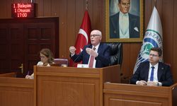 Kurt’tan Kepez’e yanıt: Siz Sarıcakaya Belediye Başkanı’na madalya takmıştınız