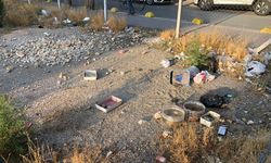 Eskişehir’de lise karşısındaki boş arazi çöplüğe döndü