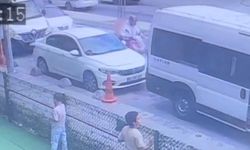 Arnavutköy’de yol verme tartışması kazayla sonlandı: Otomobil motosikletliye çarptı