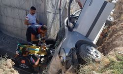 Otomobil inşaat boşluğuna düştü: 1 yaralı
