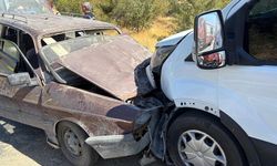Otomobil ile transit kafa kafaya çarpıştı: 2 yaralı