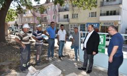 Yıkılın okul duvarı yeniden yapılıyor