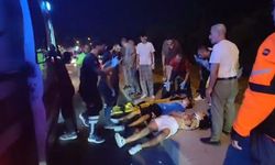 Kontrolden çıkan otomobil kamyonetlere çarptı: 3 yaralı