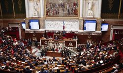 Fransa'da güvenoyu alamayan François Bayrou hükümeti düştü