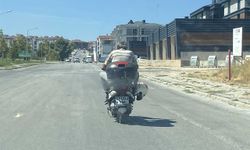 Kaskı kafasına değil motosikletin demirine taktı