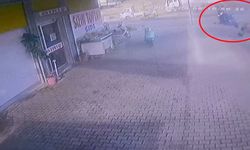 Motosiklet, sürücü ve kaskı metrelerce savruldu: O anlar kamerada