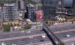 Sarıyer’deki CHP binası önünde bekleyiş sürüyor