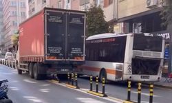 Eskişehir'de bozulan otobüs trafiği kilitledi: Kamyon dubaları ezerek geçti