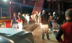 Damperi açılan kamyon kömür bandına, arkadan gelen araç da kamyona çarptı: 5 yaralı