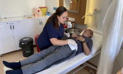 Eskişehir'de hastalar ve refakatçileri, Stoma ile nasıl ilgileneceklerini hastanede öğreniyor