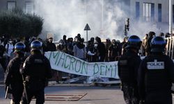Fransa'da "Her şeyi durduralım" protestosu: Yollar kapatıldı, 103 kişi gözaltına alındı