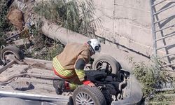 Menfeze devrilen otomobilin sürücüsü yaralandı