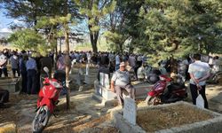 Afyonkarahisar'da trafik kazasında hayatını kaybeden genç hafız Eskişehir'de toprağa verildi