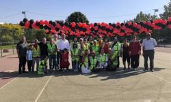Hayırseverler bin 350 öğrenciye okul eşyaları hediye etti
