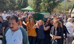 5 yaşındaki kızının gözü önünde öldürülen Başak Gürkan Arslan toprağa verildi, tabutunu kadınlar taşıdı