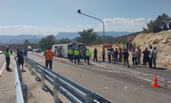 Otobüs ile kamyon çarpıştı: Ölü ve yaralılar var