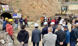 Göçük altındaki madencilerden birisi kurtarıldı