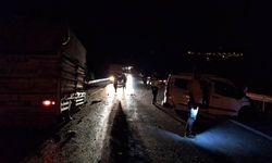 Hafif ticari araç kamyonetle çarpıştı: 1 ölü, 2 yaralı