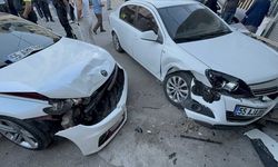 Polisten kaçan aracın çarptığı esnaf ölümden döndü: Kaza anı kamerada