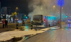 Otobüs yangınına polis müdahalesi