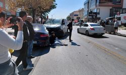 Ticari araç ile otomobil çarpıştı: 2 yaralı