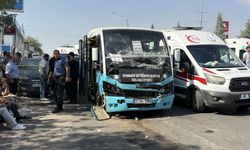 Freni patlayan halk otobüsü durakta bekleyen başka otobüse çarptı: 20 yaralı