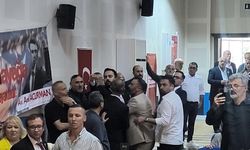 CHP kongresinde kavga: Tekme ve tokatlar havada uçuştu